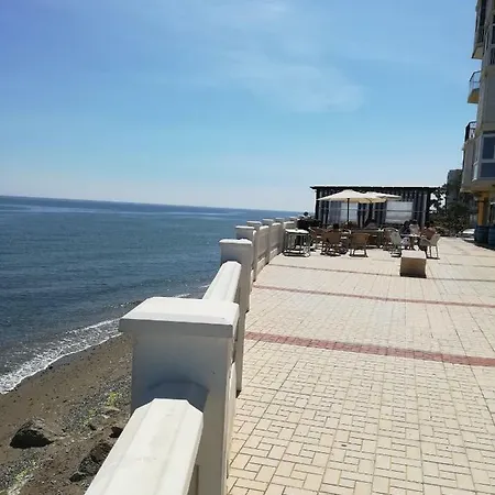 Apartamento En La Orilla De Calahonda Reformado